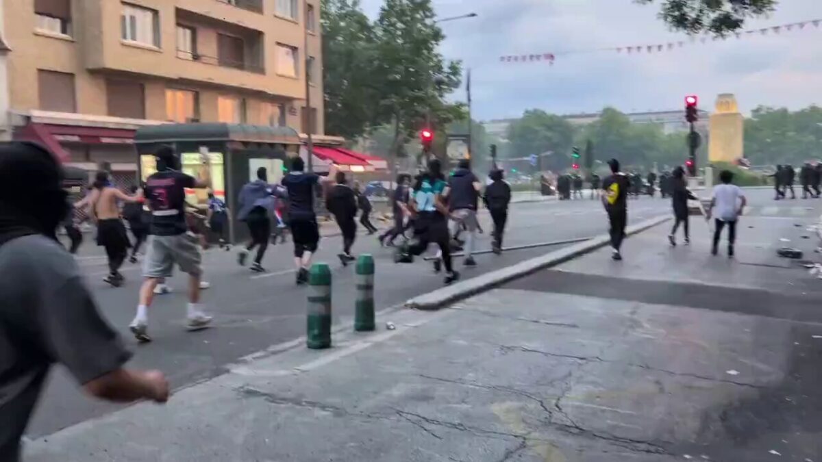(Видео) Хулигани дивеат во Париз по победата на ПСЖ