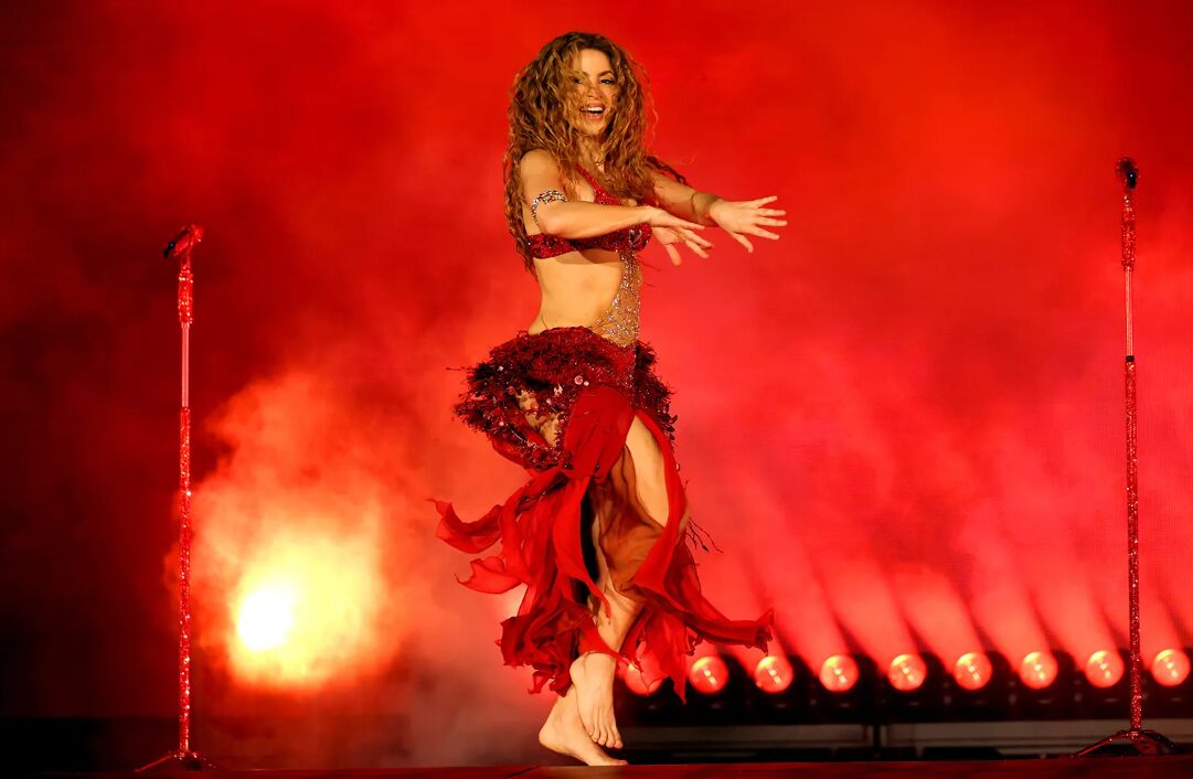 (Видео) Шакира покажа повеќе отколку што сакаше: нејзиното здолниште се отвори за време на концертот