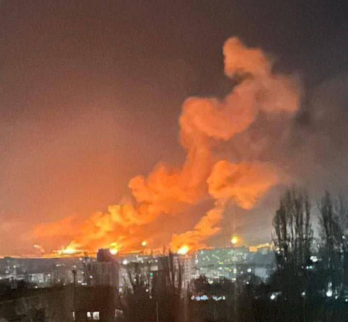 (Видео) „Останете во засолништата“ погодена породилна болница во Одеса, Киев со часови под силен руски напад