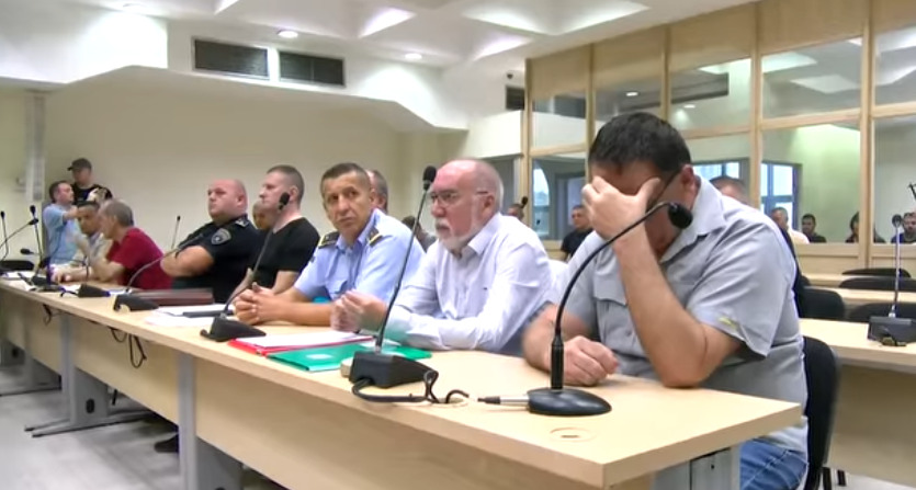 Во полициска станица е вработениот во НБРМ за кој Манев тврди дека го фрлил ранецот со пиштолот и моторолите
