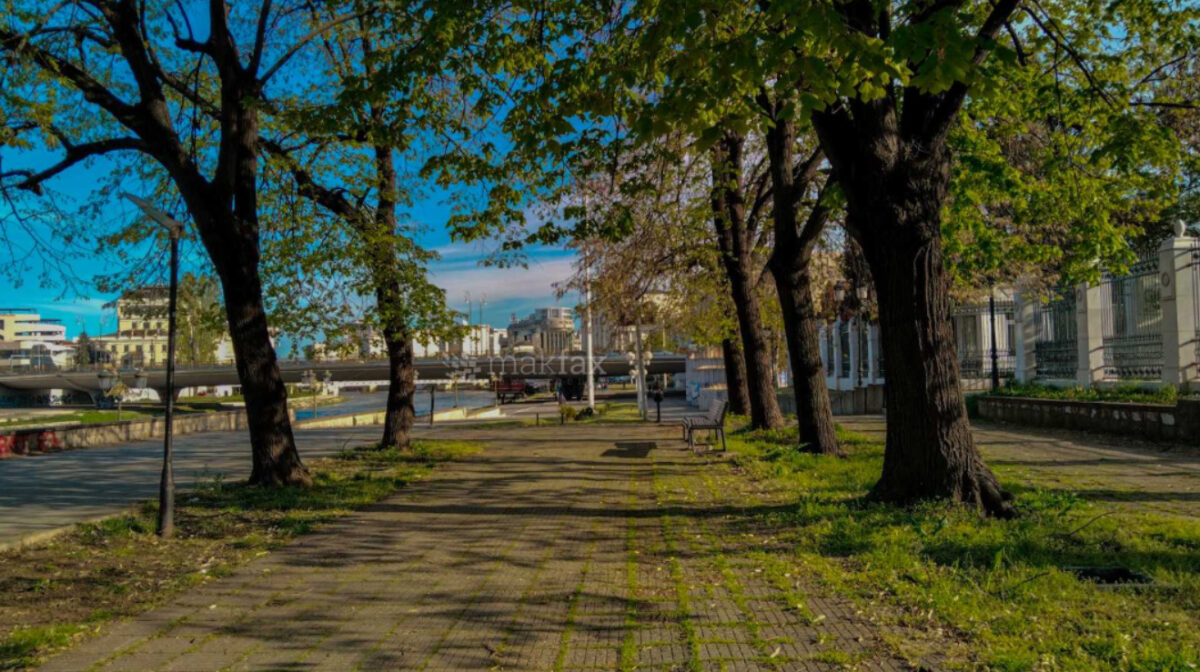 Времето денеска ќе биде сончево и многу топло, од утре засилен северен ветер, пороен дожд и грмежи