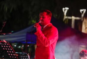 Герасимовски: „Центарска симфонија" ги сплоти скопјани, Тарабунов и граѓаните пееја и танцуваа на најпознатите филмски евергрини