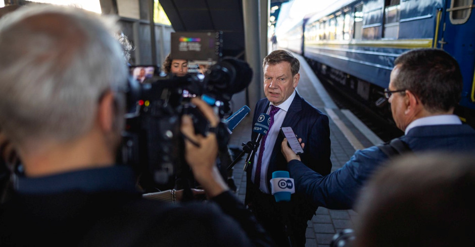 Германскиот министер за надворешни работи пристигна во Киев: ќе им оддаде почит на жртвите на нацистите