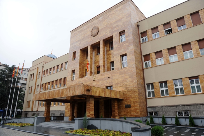Забраната на мирни собири и протести пред Собранието е во спротивност со Уставот, реагира Хелсиншкиот комитет