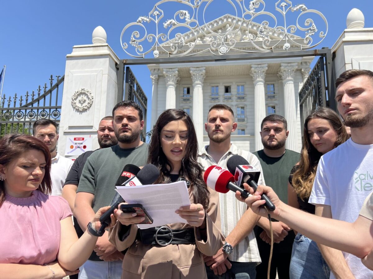 МФАА: Се спроведува политика за намалување на застапеноста на Албанците во администрацијата