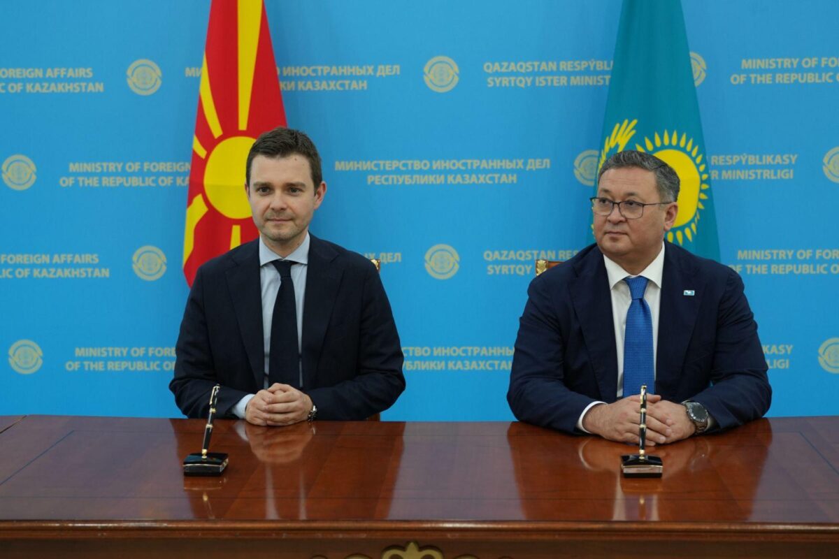 Муцунски на средба со министерот за надворешни работи на Казахстан, Мурат Нуртлеу