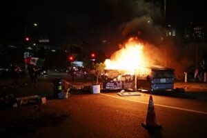 ОН повика на деескалација на протестите во Лос Анџелес