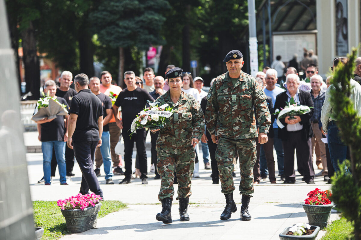Оддадена почит на загинатите бранители кај Гајре