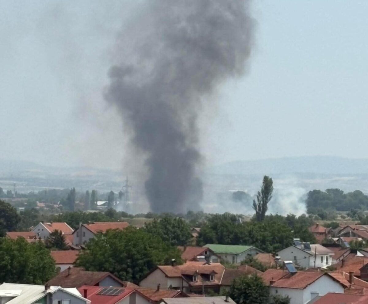 Пожарот во Вардариште е во голема мера изгаснат, полека се враќа протокот на струјата