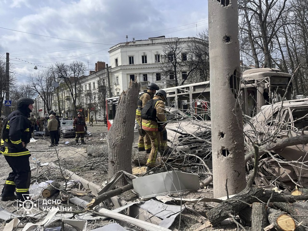 Русија го нападна Киев со ракети и дронови, погодени воз и станбени згради