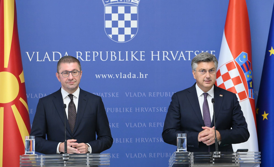 Северна Македонија заслужува членство во ЕУ – Пленковиќ и Мицкоски разговарале по телефон