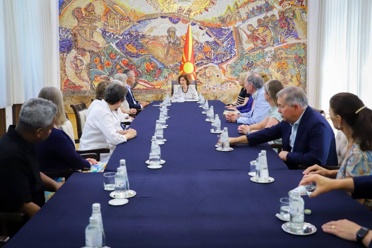 Сиљановска-Давкова прими Американци кои се на аџилак во земјава