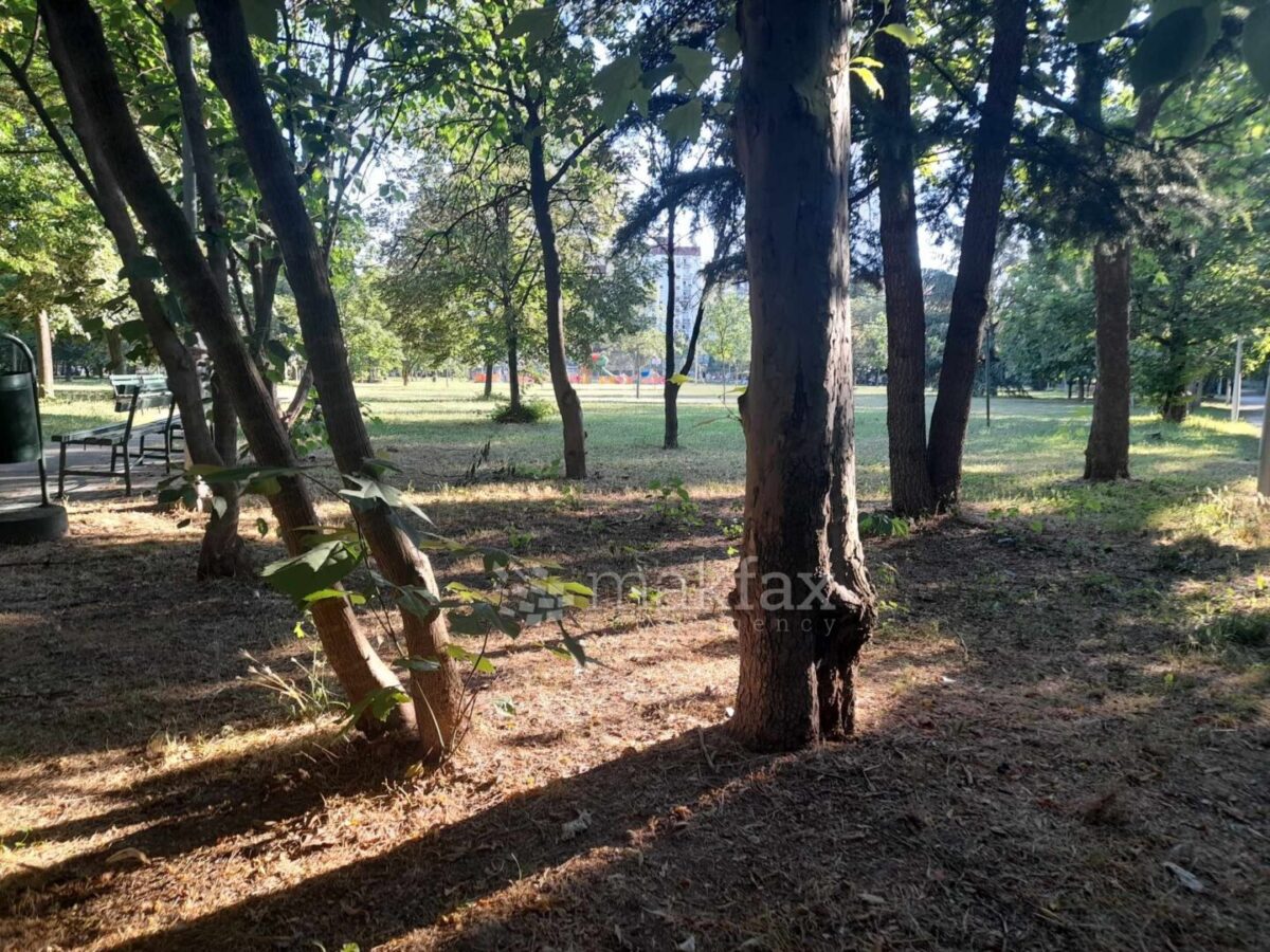 Сончево и топло со мала локална облачност, максималната температура до 34 степени