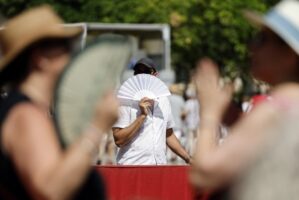 Топлотни бранови низ целиот свет:  „Многу е рано, не изгледа добро“