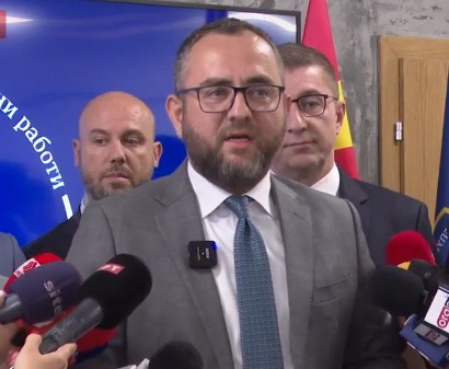 Тошковски најави поголема набавка на униформи за полицијата од онаа за специјалците: Спорната набавка е законска, но немаше доволно критериуми во тендерот