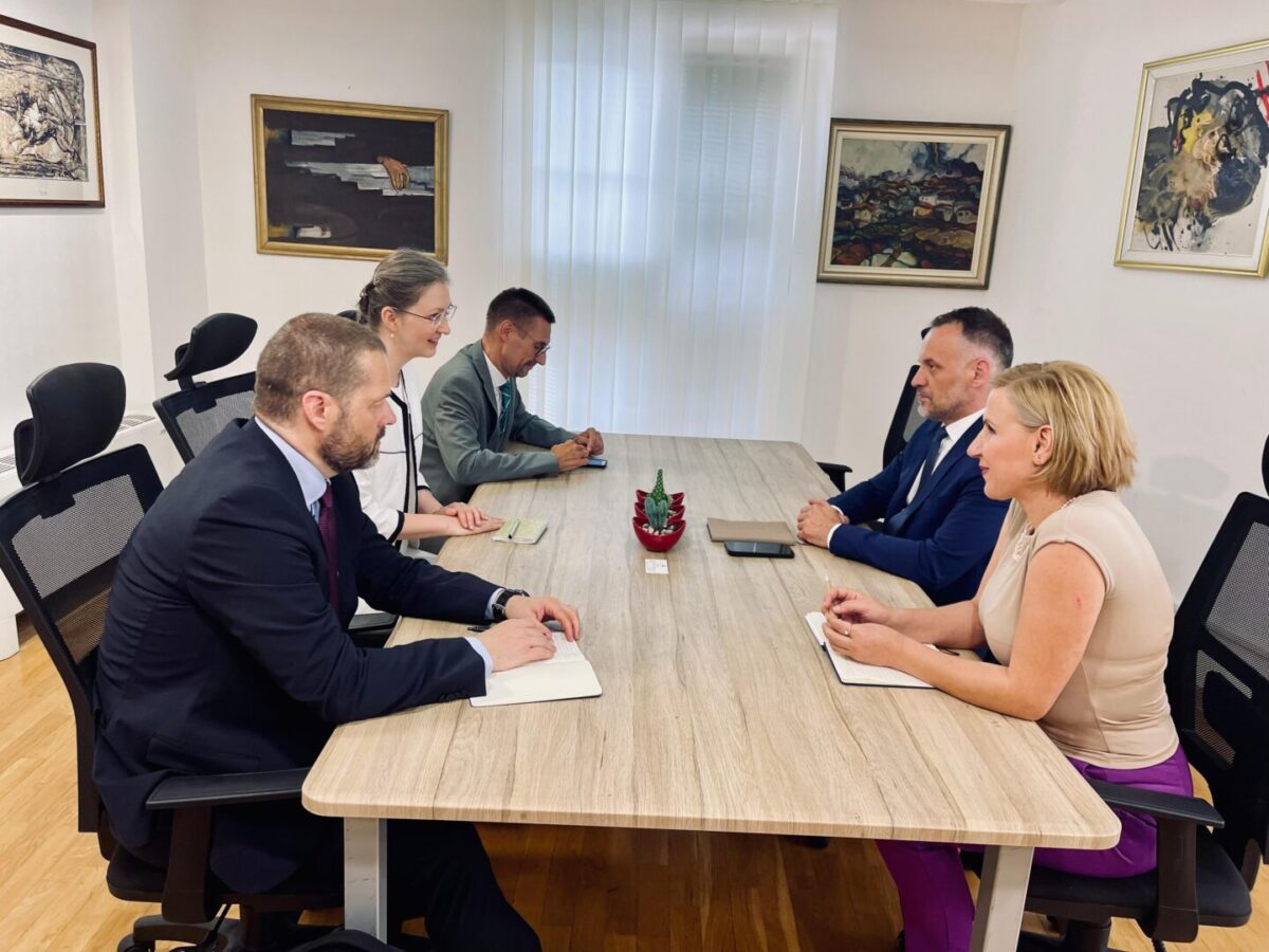 Фетаи со делегацијата на Европската служба за надворешни работи: Владата е посветена на враќањето на владеењето на правото и борбата против корупцијата