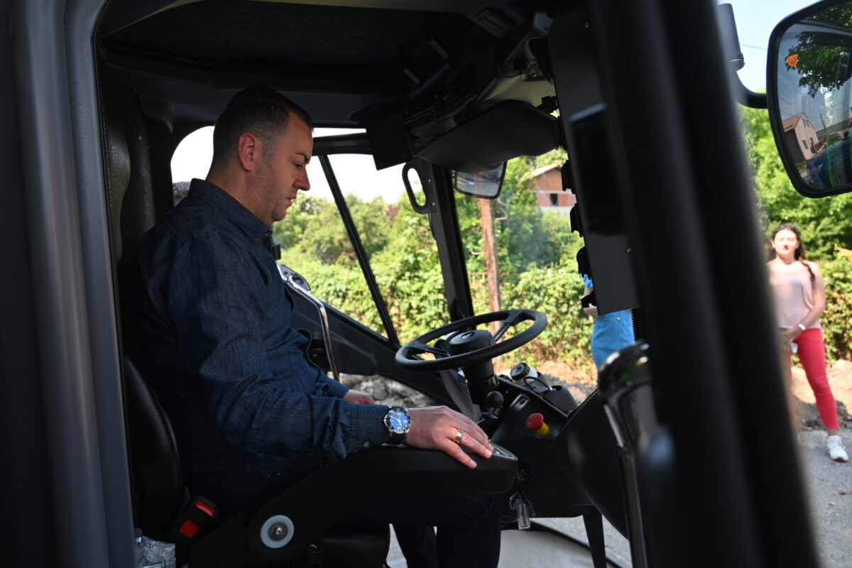 (Фото) ЈКП Гази Баба доби нова механизација