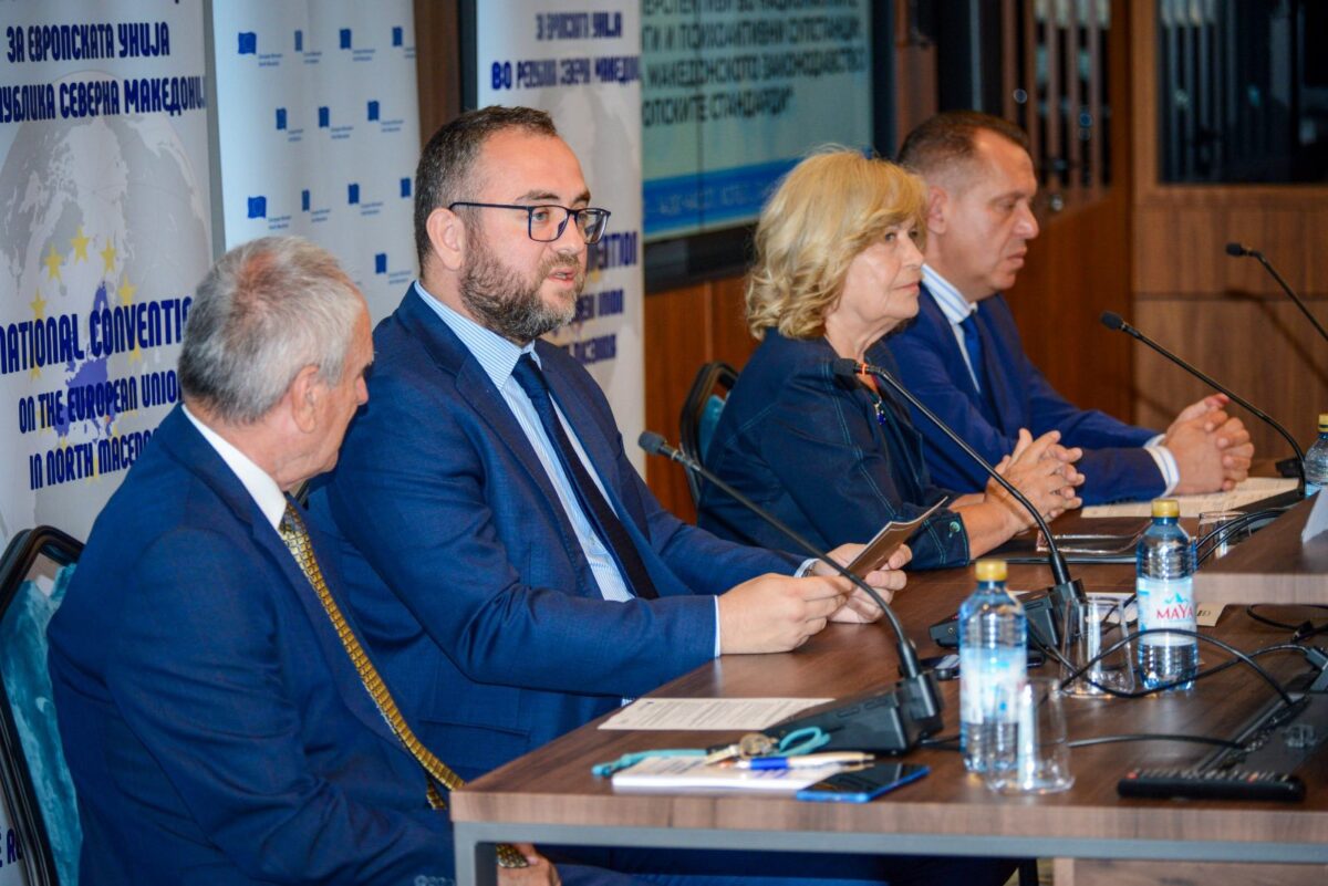 (Фото) Тошковски: Борбата со недозволената трговија со дрога е и ќе остане еден од стратешките приоритети на МВР