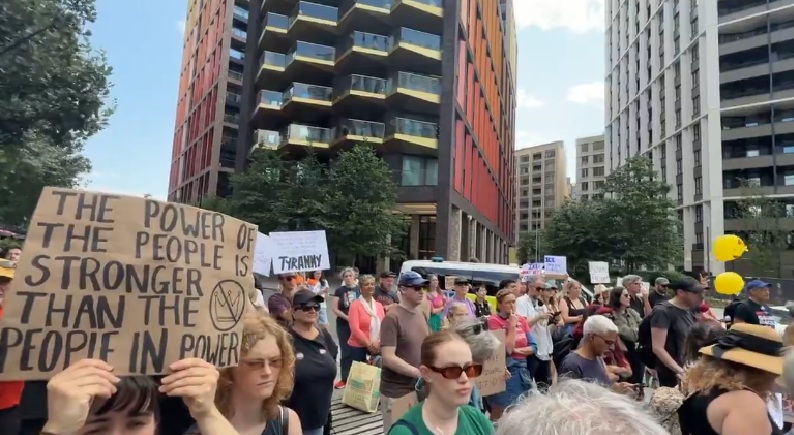 (Фото/Видео) Протести против Трамп во сите 50 американски држави