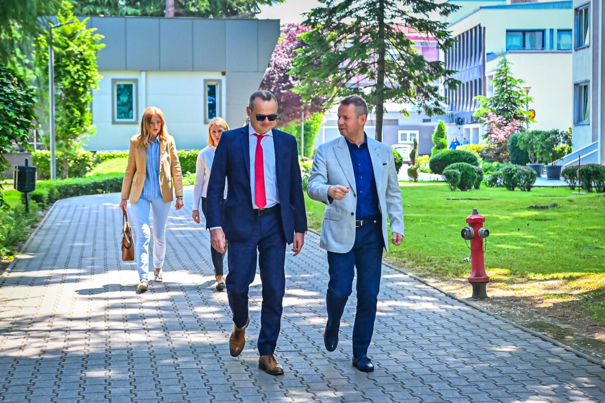 Францускиот амбасадор во официјална работна посета на „Алкалоид“