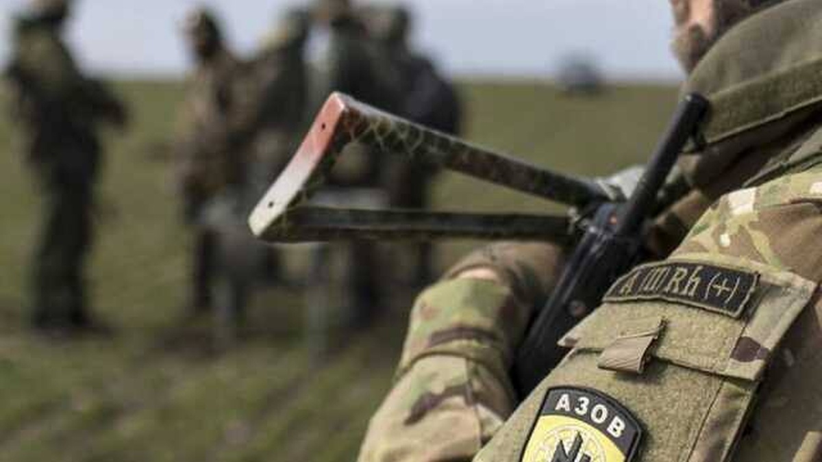 „Ле Монд“ алармира: Украински војници фотографирани со кукасти крстови и СС ознаки