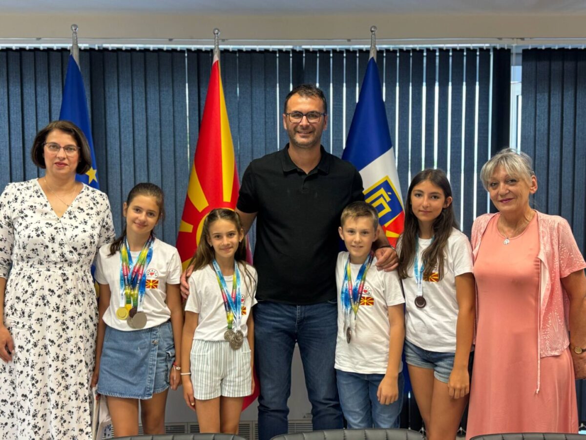 Mладите математичари од Ѓорче Петров се вратија во Македонија со четири медали