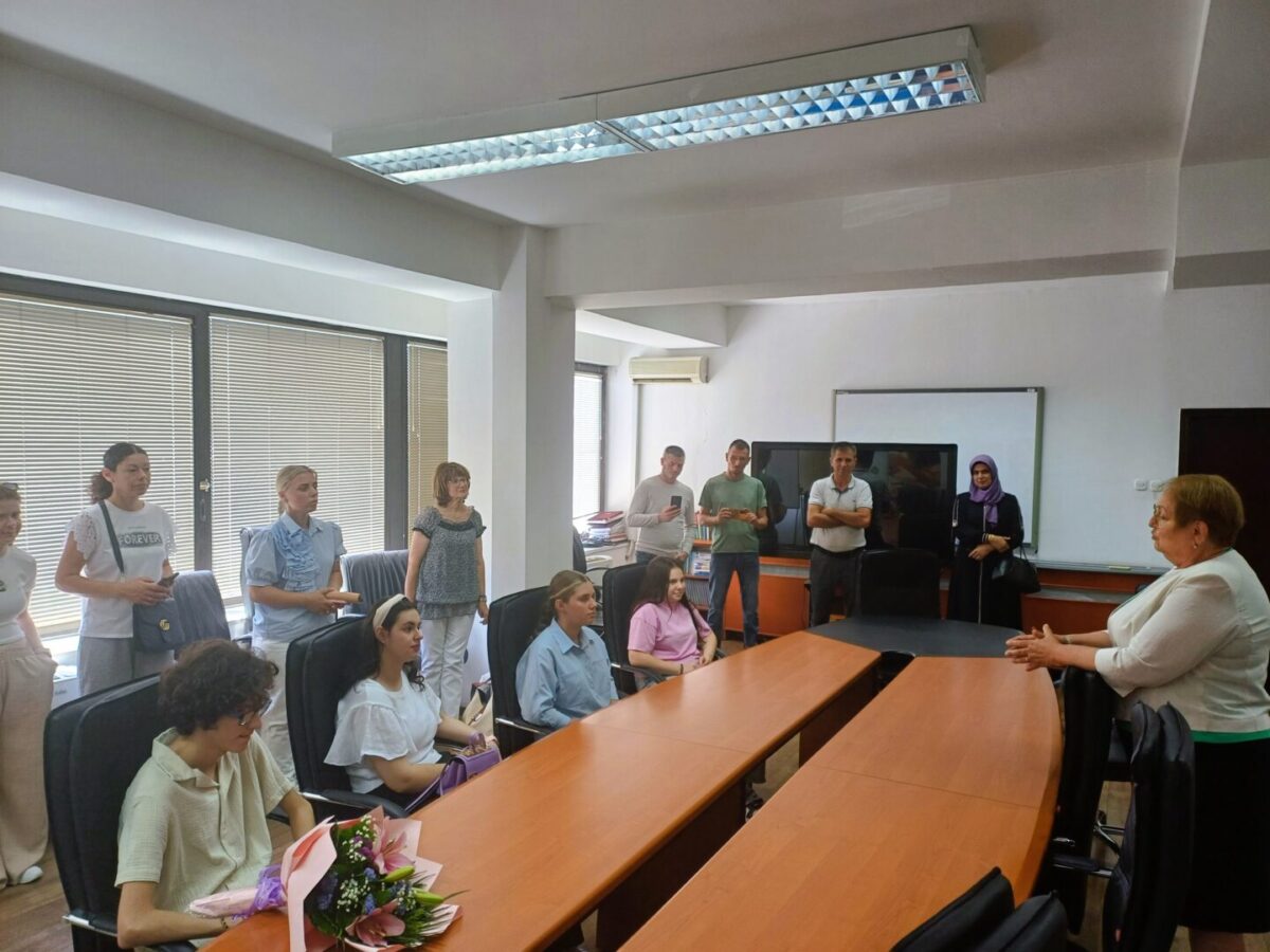Јаневска им додели награди на учениците со најдобри есеи по повод 80 години од кодификацијата на македонскиот стандарден јазик