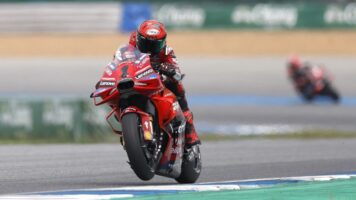 Бањаја го искористи падот на Маркез и ја освои пол-позицијата