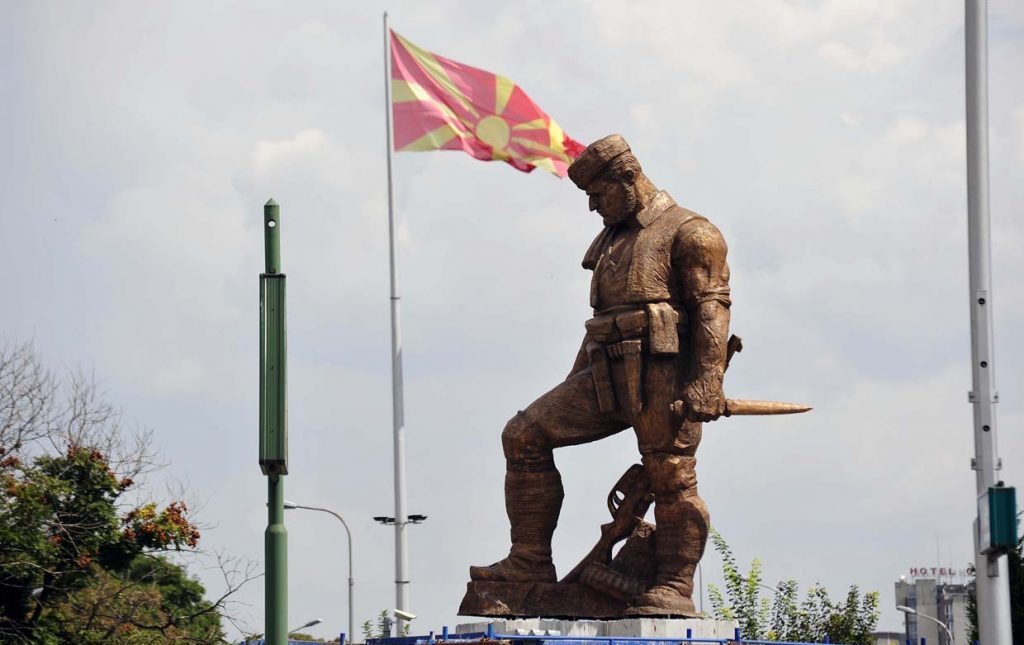 ВЛЕН: ДУИ, Левица и Арсовска го разгоруваат меѓуетничкиот оган со Ќосето