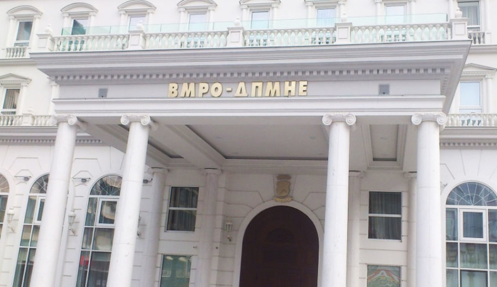 ВМРО-ДПМНЕ: За СДС, училишните клупи беа место за партиска пропаганда