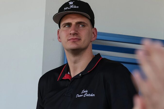 (Видео) Јокиќ емотивно ја прослави победата на својот коњ