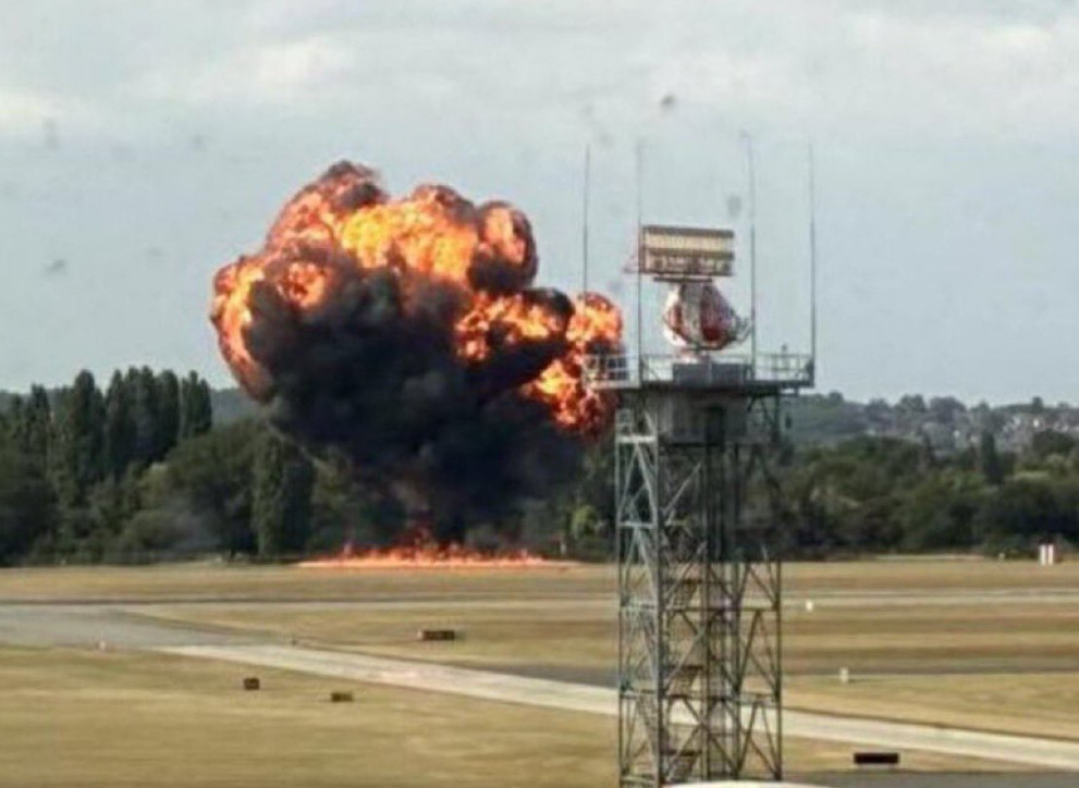 (Видео) Авион од Пула слета во Лондон: кога повторно полета, се урна и се запали