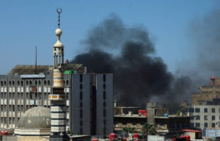 (Видео) Драматична ескалација во Сирија, експлозии во главниот град; Израел: Ќе удриме посилно