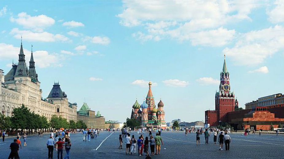 (Видео) Дронови над Москва – прекинат авионскиот сообраќај