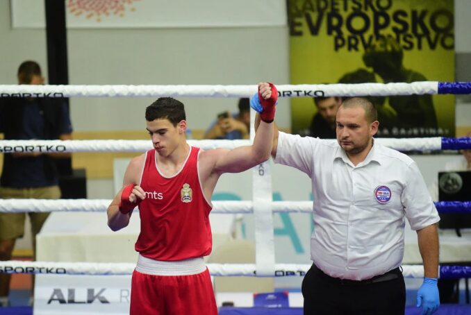 (Видео) Македонски судија нападнат на кадетското Европско првенство во бокс