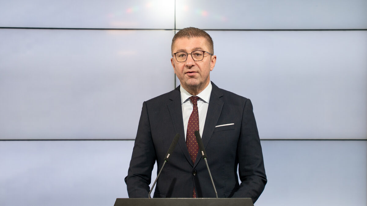 (Видео) Мицкоски за извештајот во ЕП: Ова е уште една неправда врз Македонија – не се работи за Бугарите во Уставот, туку за идентитетот и јазикот