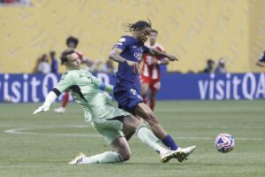 (Видео) ПСЖ со двајца играчи помалку го победи Баерн