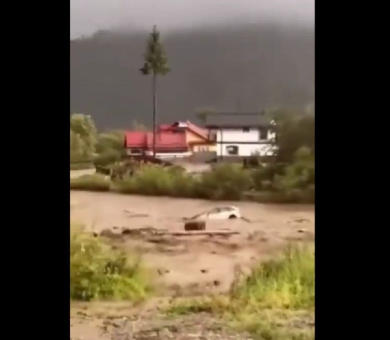 (Видео) Силно невреме во Романија: има загинати, стотици евакуирани