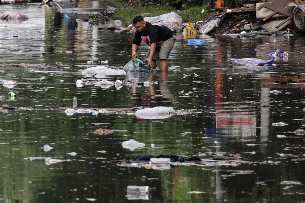 (Видео) Тајфун го погоди јужен Тајван: двајца мртви, стотици повредени