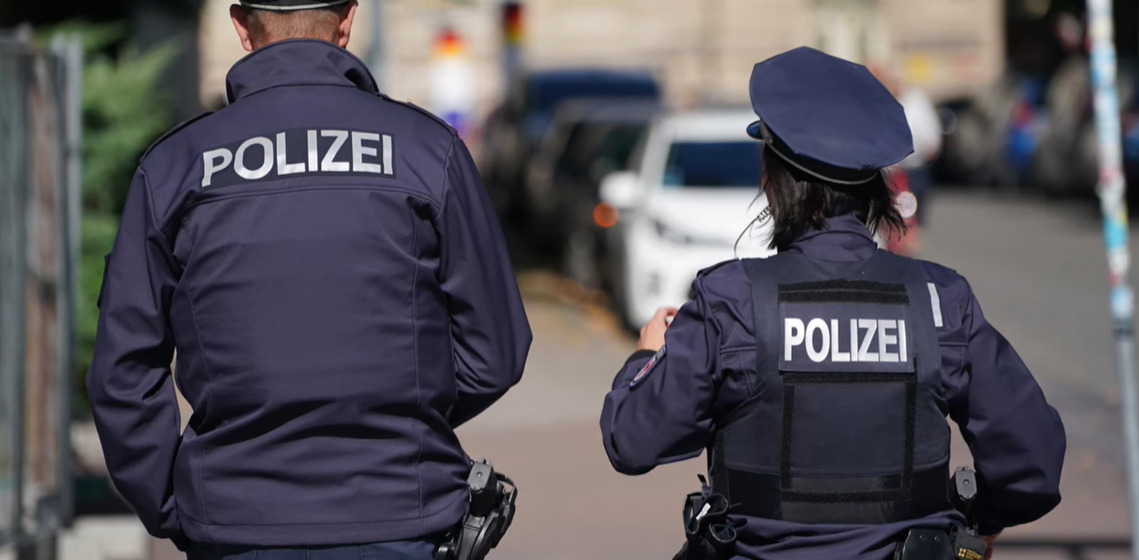 Во Германија момчиња бегаа со украден автомобил – штетата надминува 50.000 евра