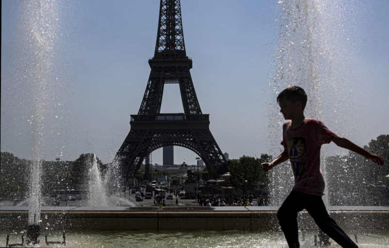 Во Франција температурите над  40 степени, највисоко ниво на тревога: има и жртви