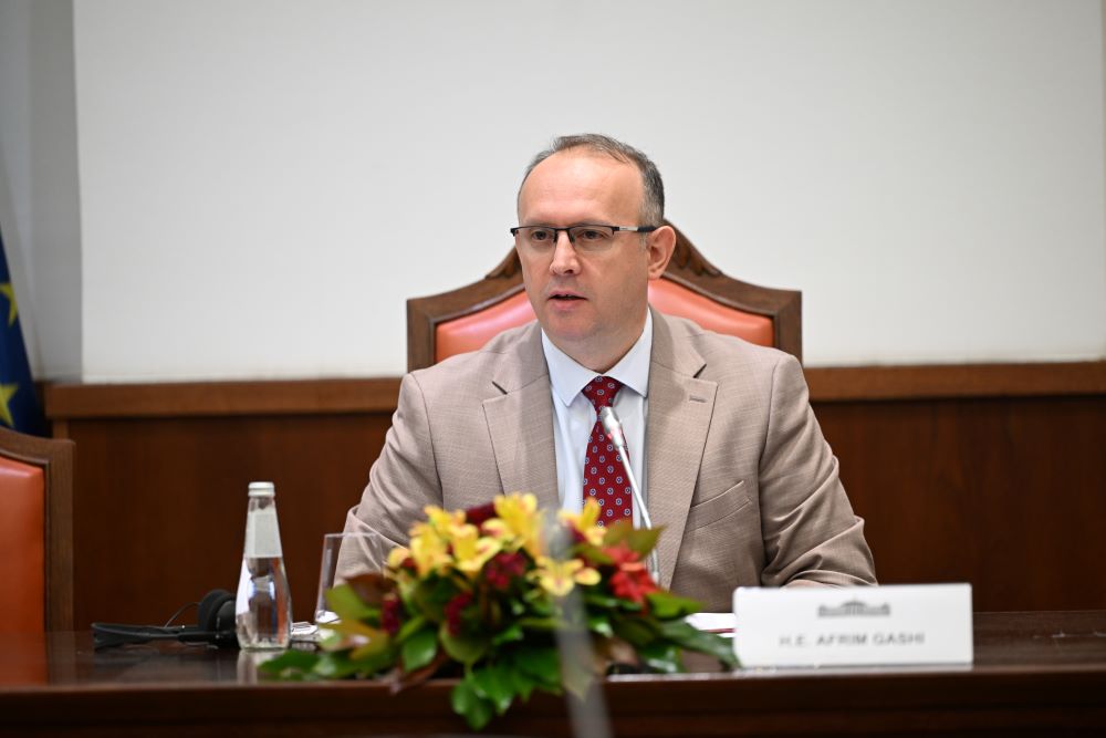 Гаши имал интестинална опструкција на тенкото црево, неговата состојба е стабилна, соопшти МЗ