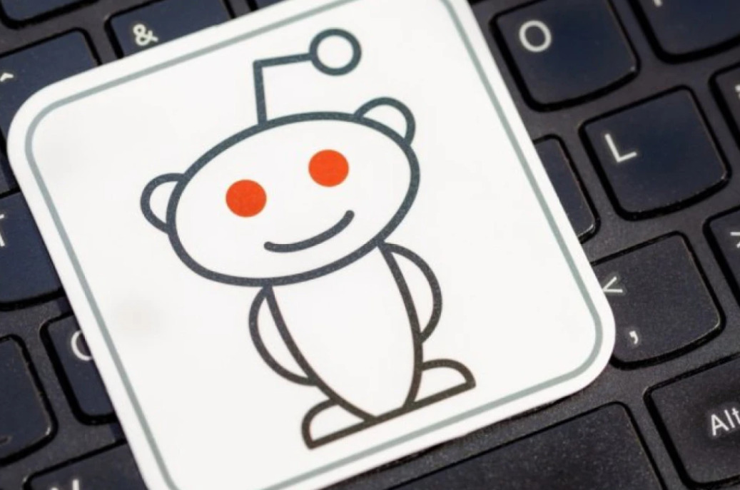 Ги спамираат AI ботови, но сами се криви за тоа