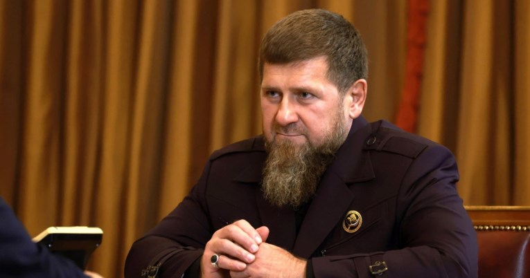 Голема свадба на синот на Рамзан Кадиров: Дијамантски часовник од 27 милиони долари, златен пиштол и луксузен Мерцедес