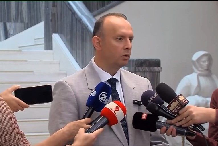 За распишување на изборите Гаши ќе го чека последниот рок поради краткото време за избор на омбудсман и претседател на ДКСК