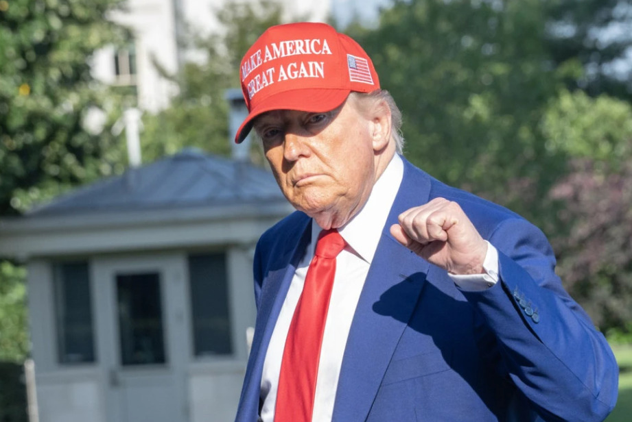 Исчезна клучна информација за телефонот на Трамп