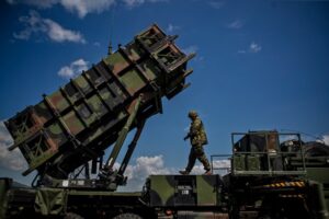 Командант на НАТО: „Патриотите“ ќе бидат доставени во Киев што е можно побргу