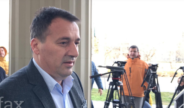 Кој гради на местото на јавниот базен во Сарај, прашуваат од „Вреди“