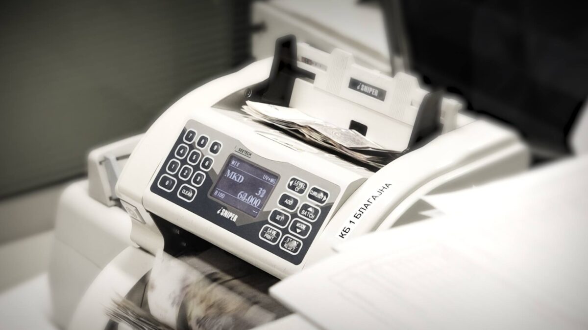 ЛДП: Банкарските такси паѓаат под наш притисок, но нема да запреме со борбата против неправедните провизии