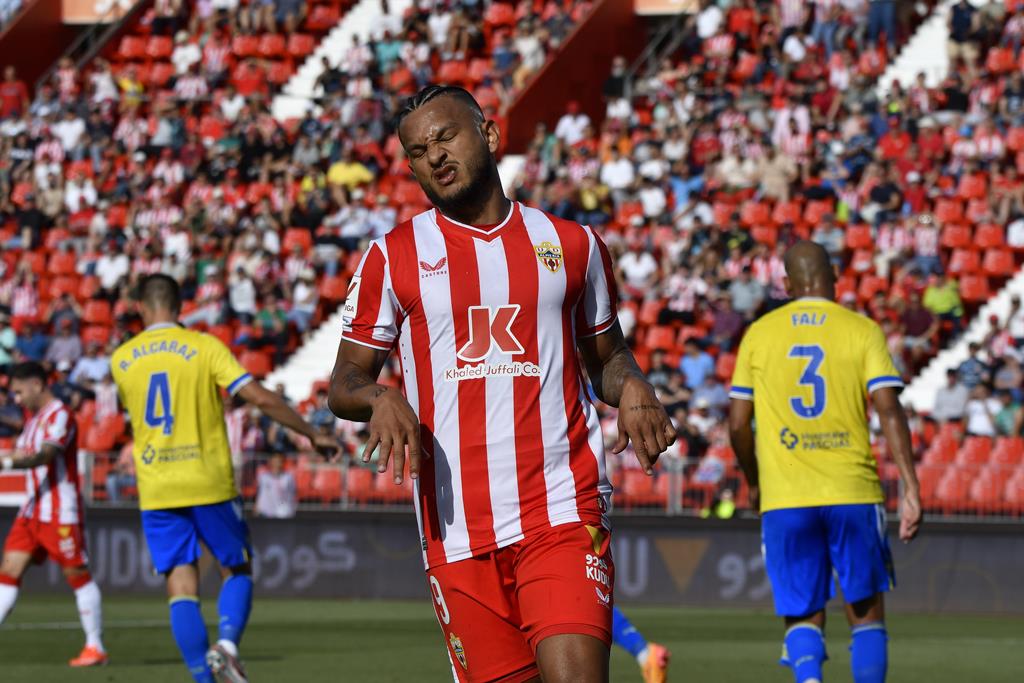 Луис Суарез е замената за Ѓокереш